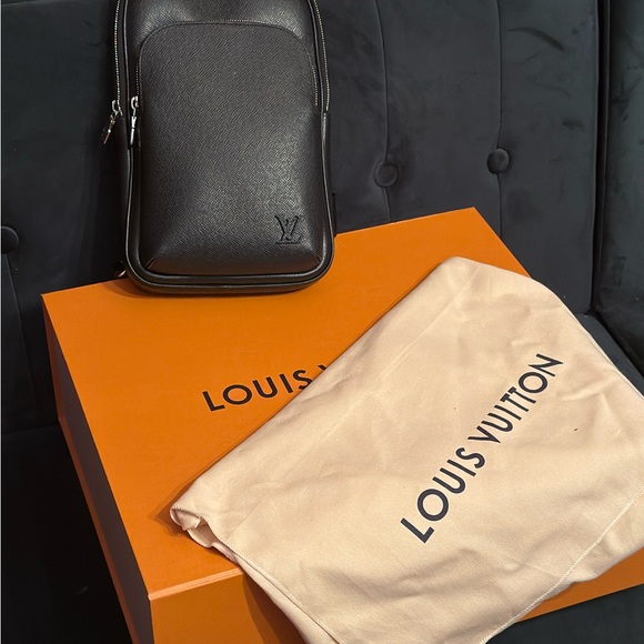 Louis Vuitton Black Men's Bag - Picture 2 of 5
